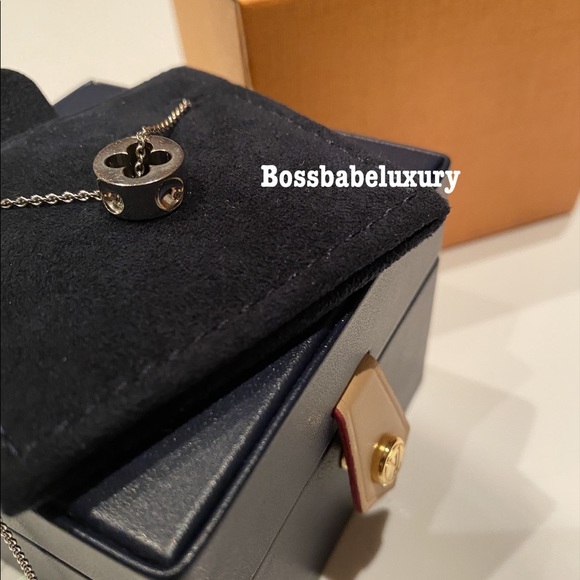 Louis Vuitton Empreinte pendant white gold 18k monogram flower chain necklace - Picture 6 of 8